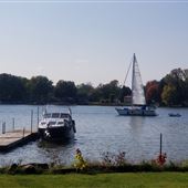 Bord navigables et coucher de soleil Chalet