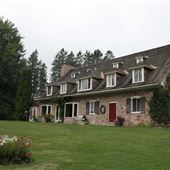 #2465 Maison en pierre rose Arundel