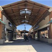 #17177 Premium Outlets Mirabel