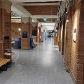 Collège John Abbott_Corridor avec Casier