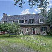 #18608 Maison en pierre rose